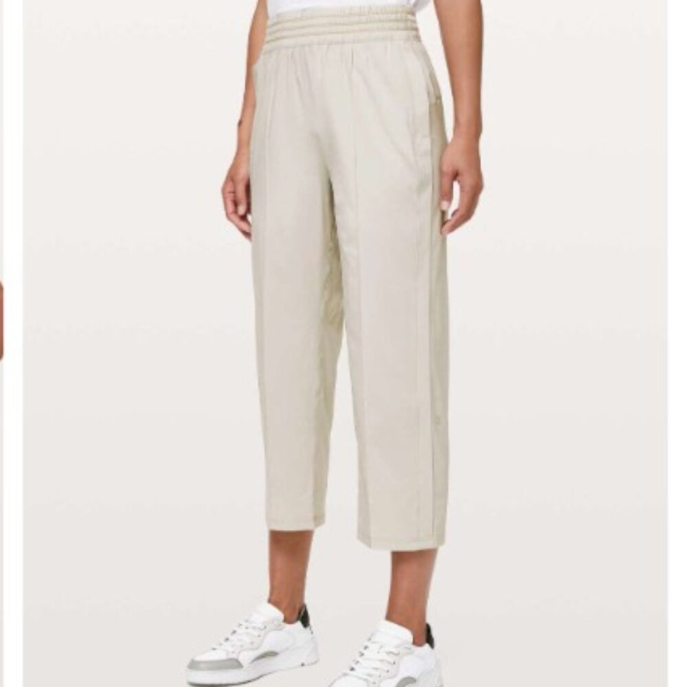 NWT Lululemon Wanderer Crop Silverstone Size 6